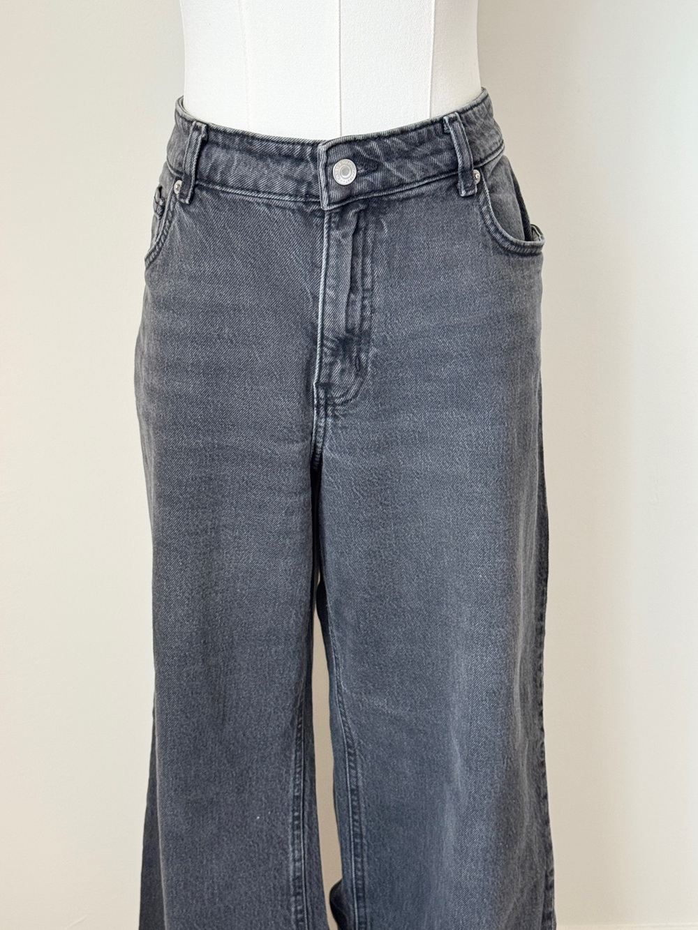 H&M Women’s Mid to High Rise Wide Leg Cotton  Jeans in White - US12